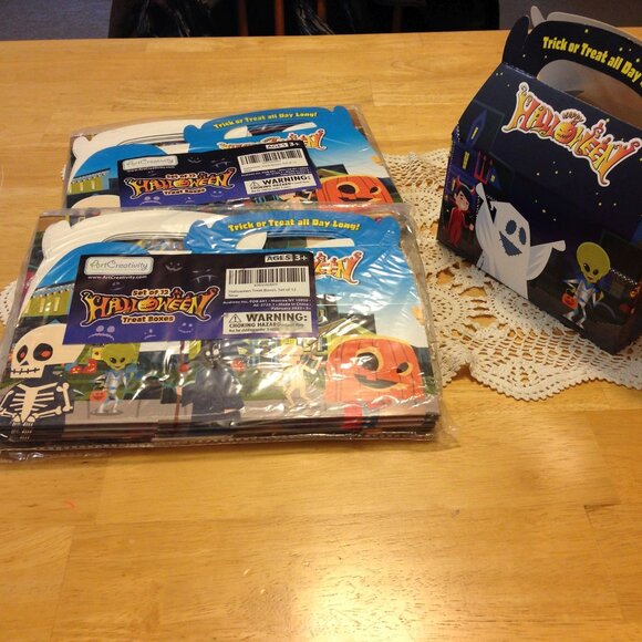 Halloween Treat boxes for handing out holiday goodies, 24 boxes - Picture 1 of 6